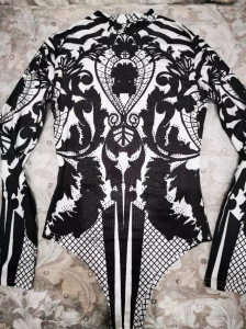 Vintage gothic černobílé body s kamínky ke krku